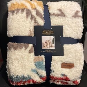 Brand new Pendleton Sherpa throw- cream